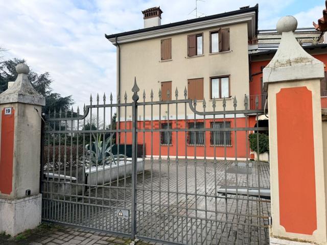 Appartamento in vendita a Castrezzato, Lombardia