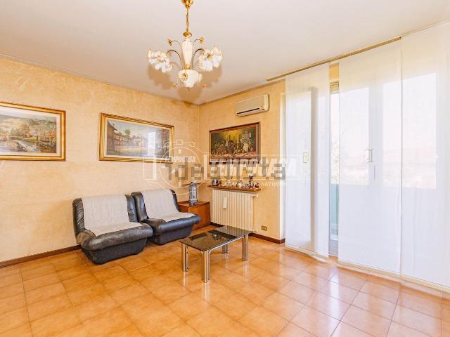 Appartamento in vendita a Parona, Lombardia