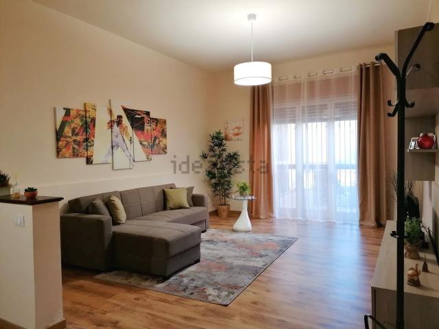 Appartamento in vendita a Valverde, Sicilia