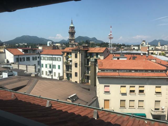 Attico in vendita a Biumo Superiore, Varese