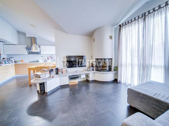 Appartamento in vendita a Carnago, Lombardia