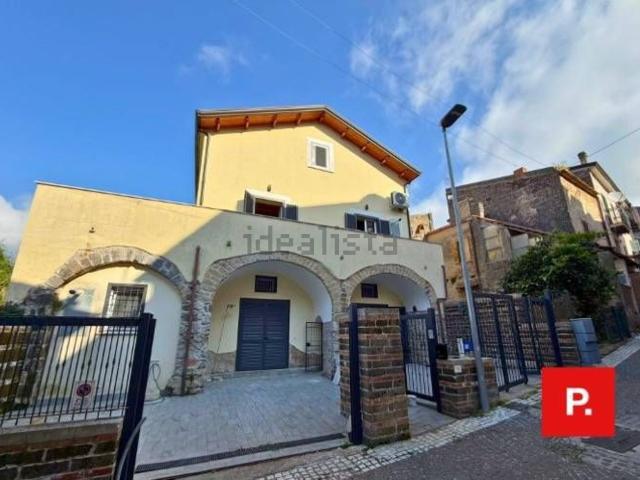 Appartamento in vendita a Riardo, Campania