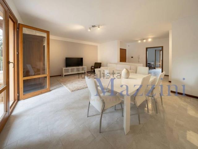 Appartamento in vendita a Roma Imperiale, Forte Dei Marmi
