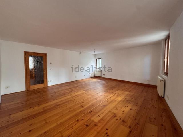 Appartamento in vendita a Feltre, Veneto