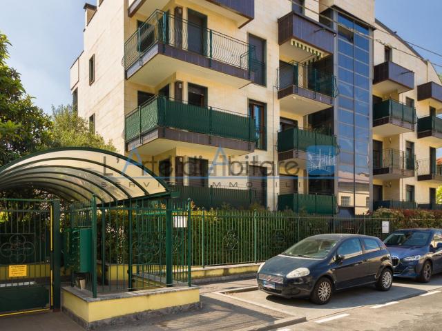 Appartamento in vendita a Monza, Molinetto