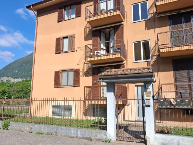 Appartamento in vendita a Canzo, Lombardia