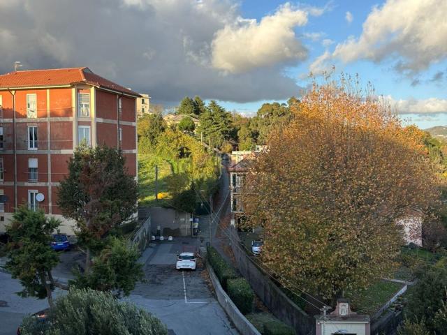 Appartamento in vendita a Medio Ponente, Serra Riccò