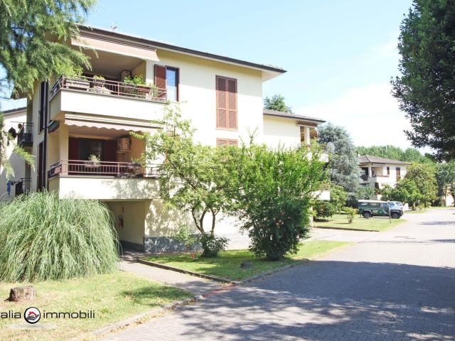 Appartamento in vendita a Lacchiarella, Lombardia