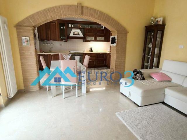 Appartamento in vendita a Monticelli, Marche