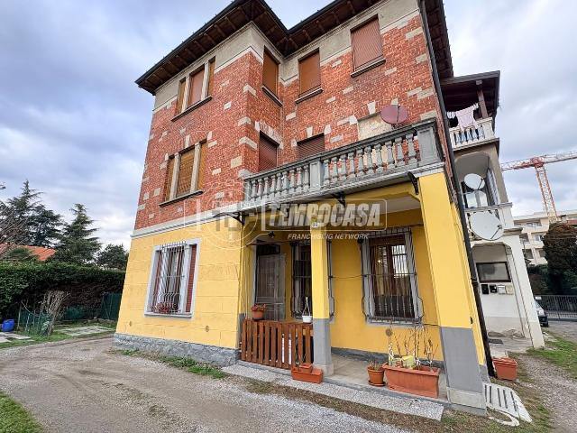 Appartamento in vendita a Fino Mornasco, Lombardia