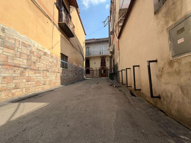Appartamento in vendita a Arzano, Campania