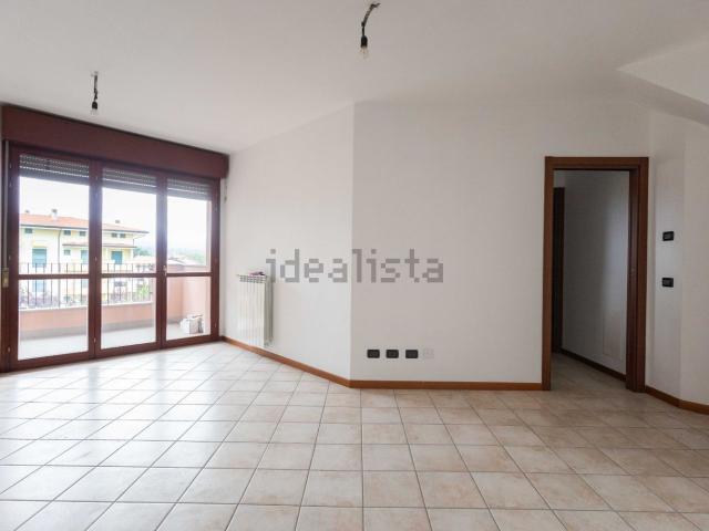 Appartamento in vendita a Borgomanero, Novara