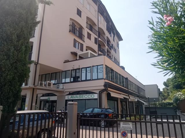 Appartamento in vendita a Desenzano Del Garda, Lombardia