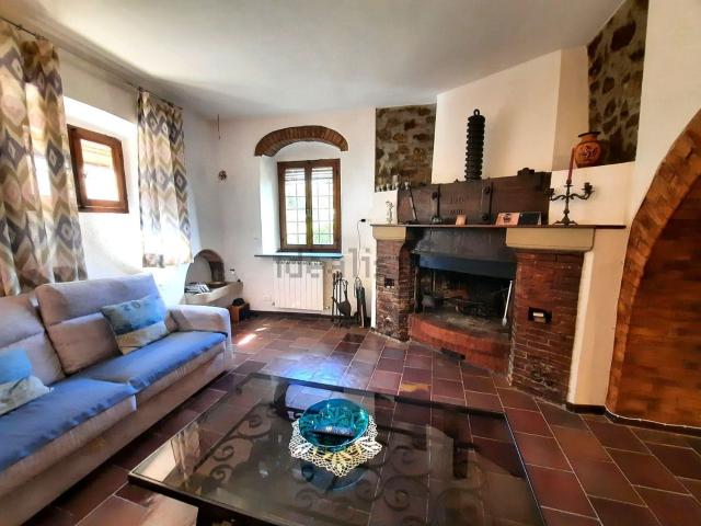 Appartamento in vendita a Castellina Marittima, Toscana
