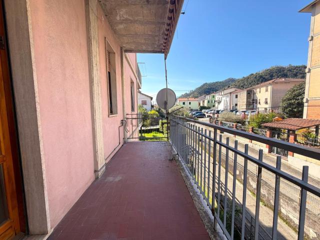 Appartamento in vendita a Follo, Liguria