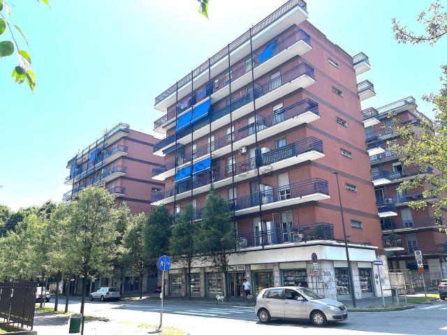 Attico in vendita a Cologno Monzese, Lombardia