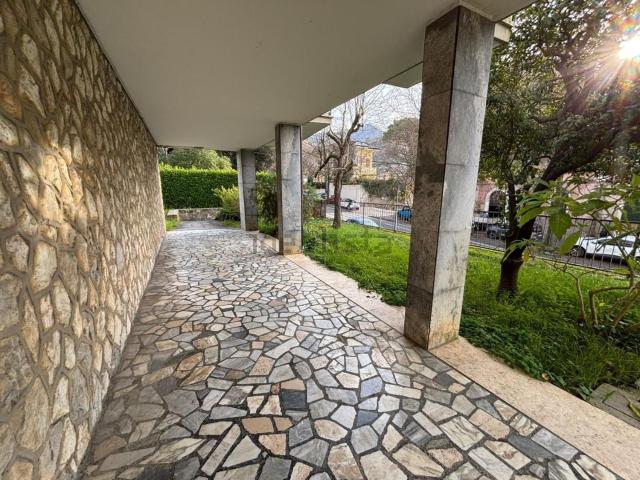 Appartamento in vendita a Carrara, Toscana