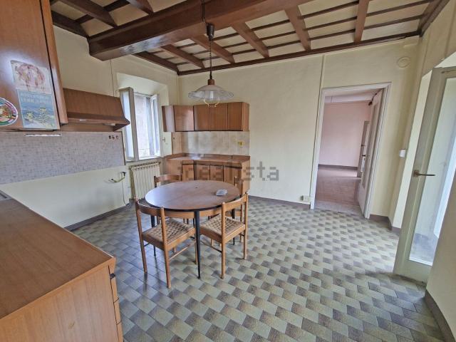 Appartamento in vendita a Mercallo, Varese