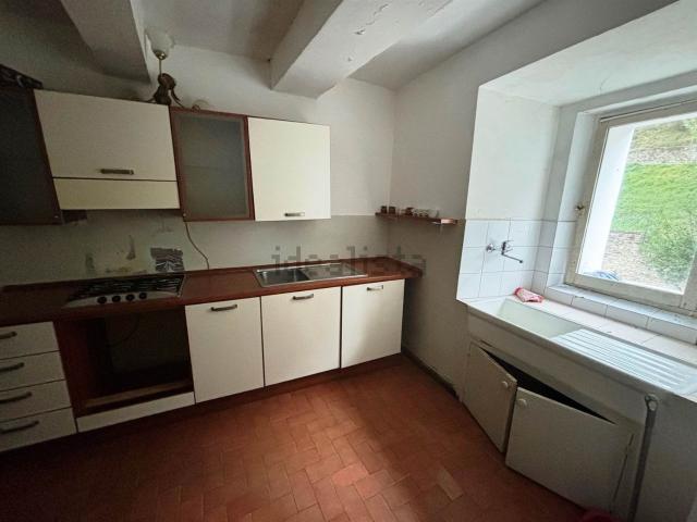 Appartamento in vendita a Esanatoglia, Macerata