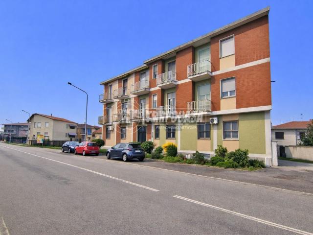 Appartamento in vendita a Cerano, Novara