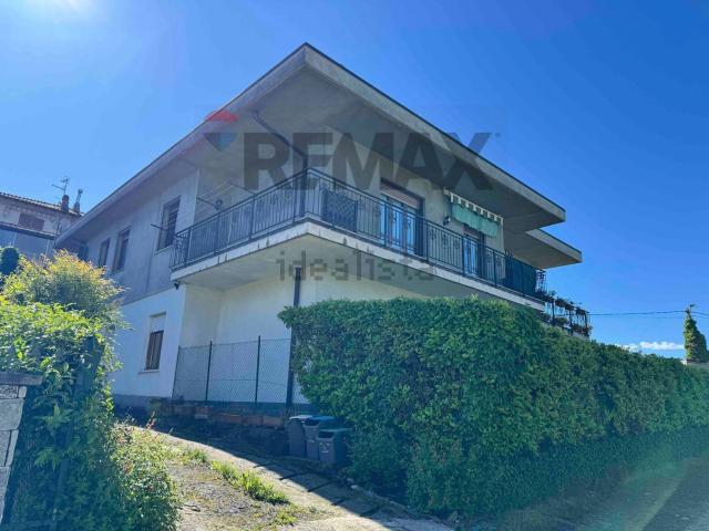 Appartamento in vendita a Daverio, Lombardia