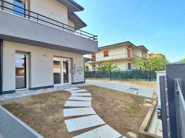 Appartamento in vendita a Peschiera Del Garda, Veneto