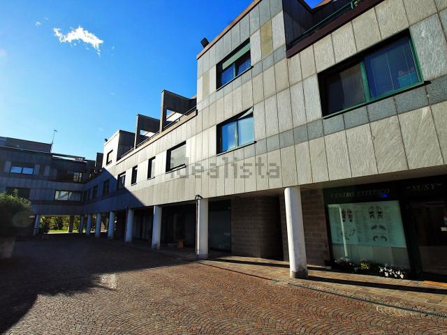 Appartamento in vendita a Lora, Como