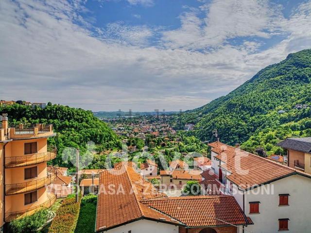 Appartamento in vendita a Caslino D'erba, Lombardia