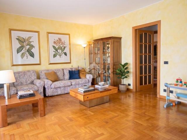 Appartamento in vendita a Seregno, Lombardia