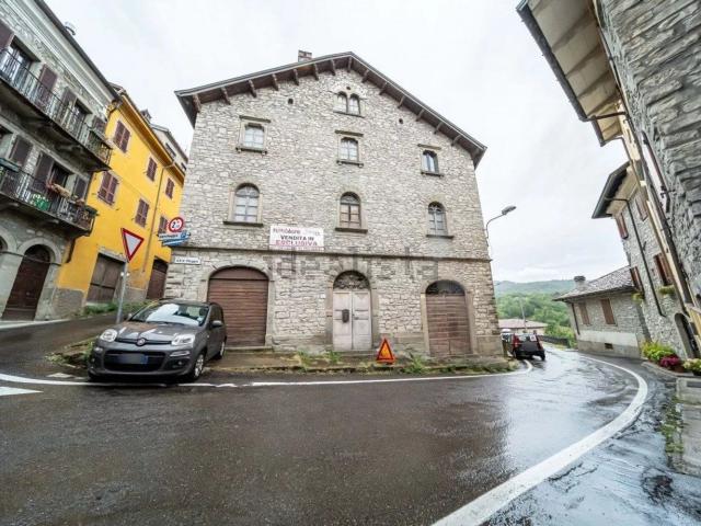 Appartamento in vendita a Corniglio, Parma