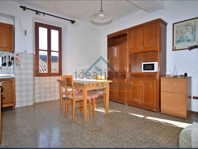 Appartamento in vendita a Azzate, Lombardia