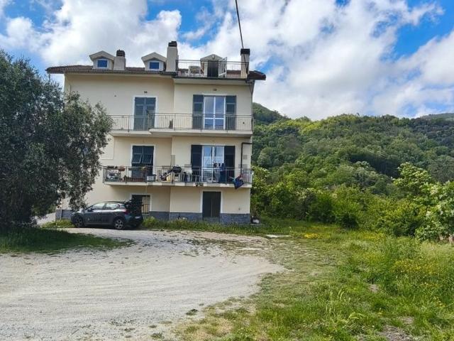Appartamento in vendita a Vezzi Portio, Liguria