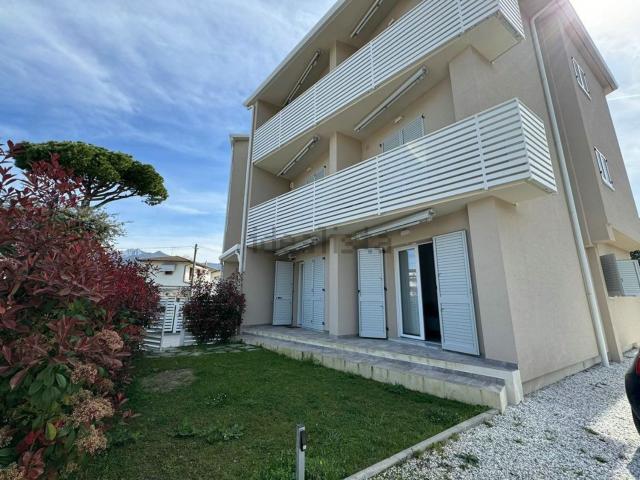 Appartamento in vendita a Montignoso, Toscana