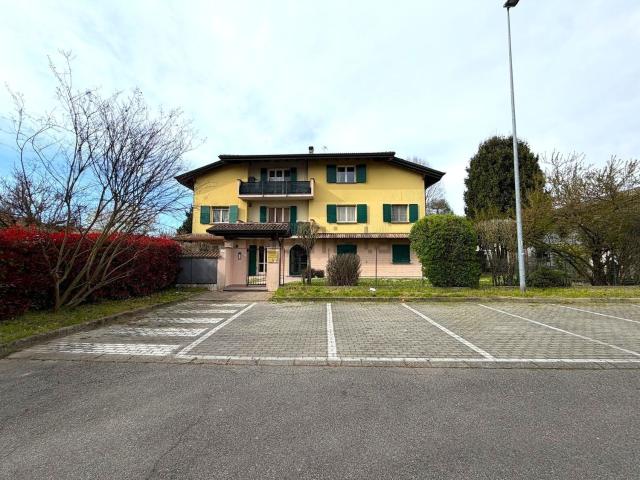 Appartamento in vendita a Cava Manara, Lombardia