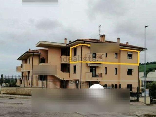 Appartamento in vendita a Seconda Zona P.E.E.P., Pineto
