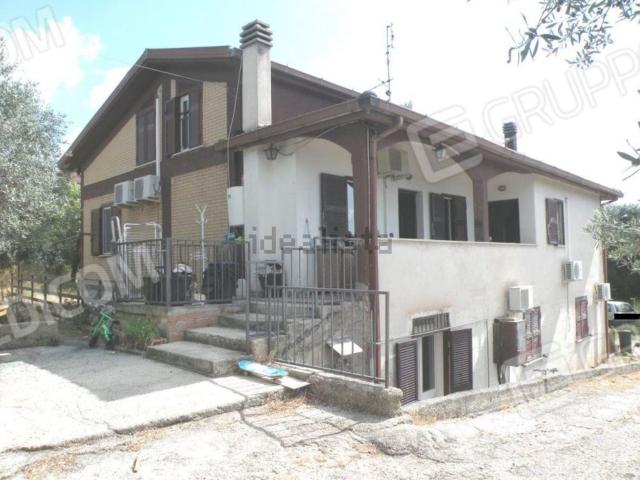 Appartamento in vendita a Fara in Sabina, Rieti