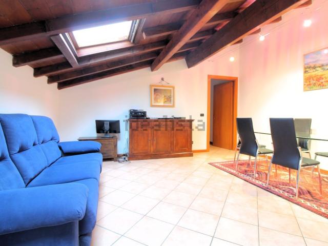 Appartamento in vendita a Cava Manara, Lombardia