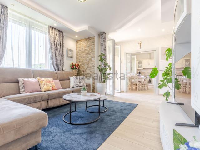 Appartamento in vendita a Lonate Ceppino, Lombardia