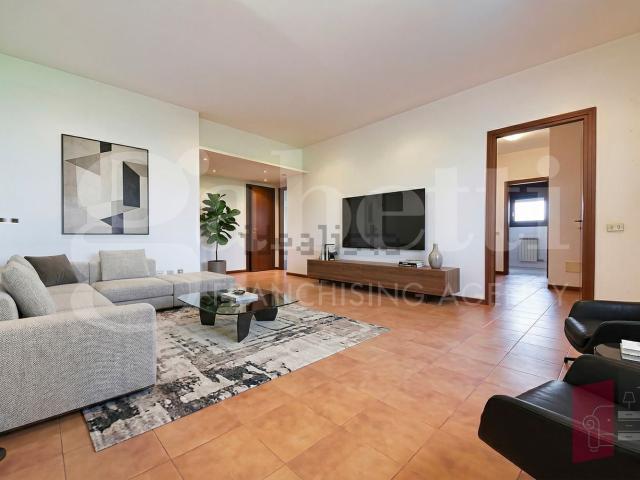 Appartamento in vendita a Regina Pacis, Monza