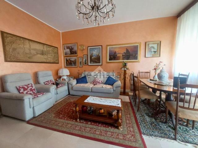 Appartamento in vendita a Vittuone, Milano