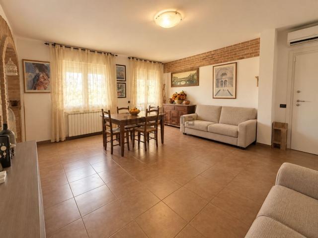 Appartamento in vendita a Marciana, Cascina