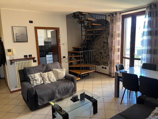 Appartamento in vendita a Alzate Brianza, Lombardia