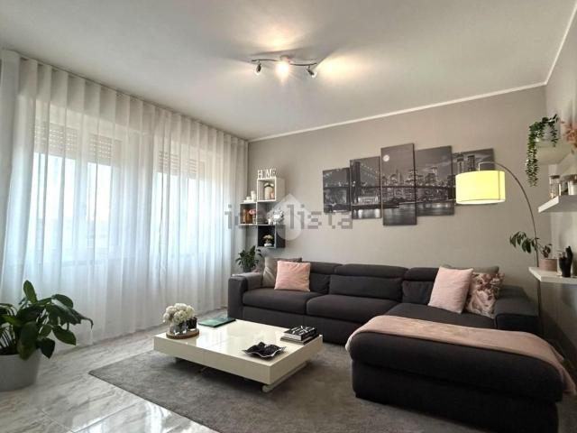 Appartamento in vendita a Solaro, Lombardia