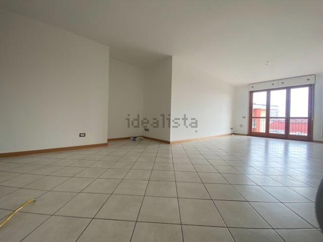 Appartamento in vendita a Romano Di Lombardia, Lombardia