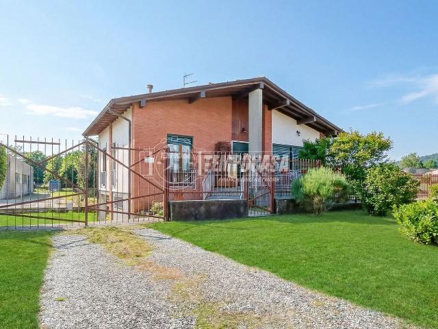 Appartamento in vendita a Mercallo, Lombardia