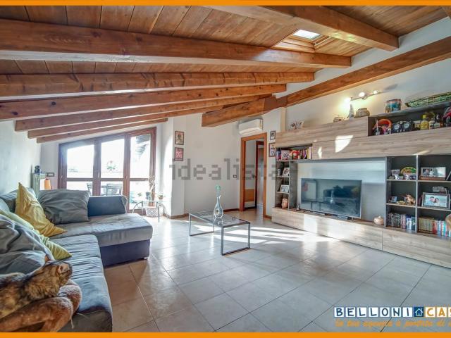 Appartamento in vendita a Tradate, Lombardia