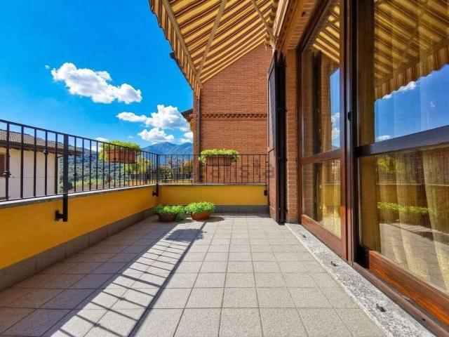 Appartamento in vendita a Lipomo, Lombardia