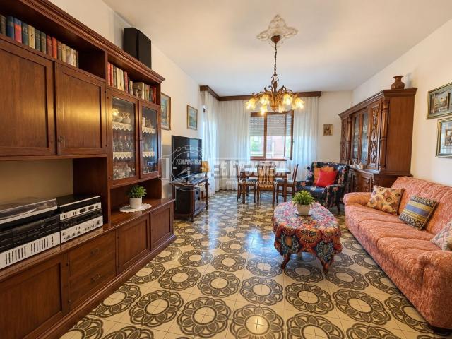 Appartamento in vendita a Ronchi, Massa