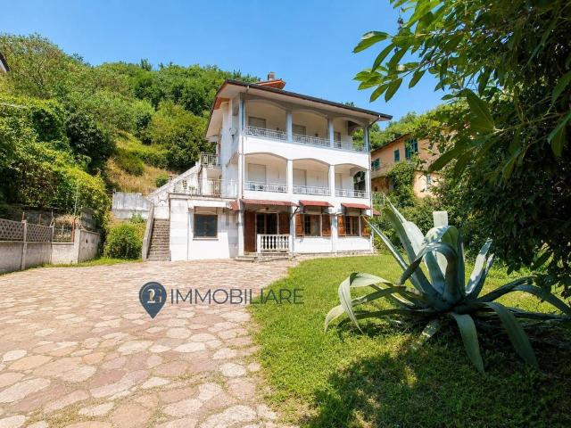 Appartamento in vendita a Vezzano Ligure, Liguria