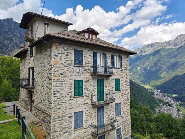 Appartamento in vendita a Chiesa In Valmalenco, Lombardia